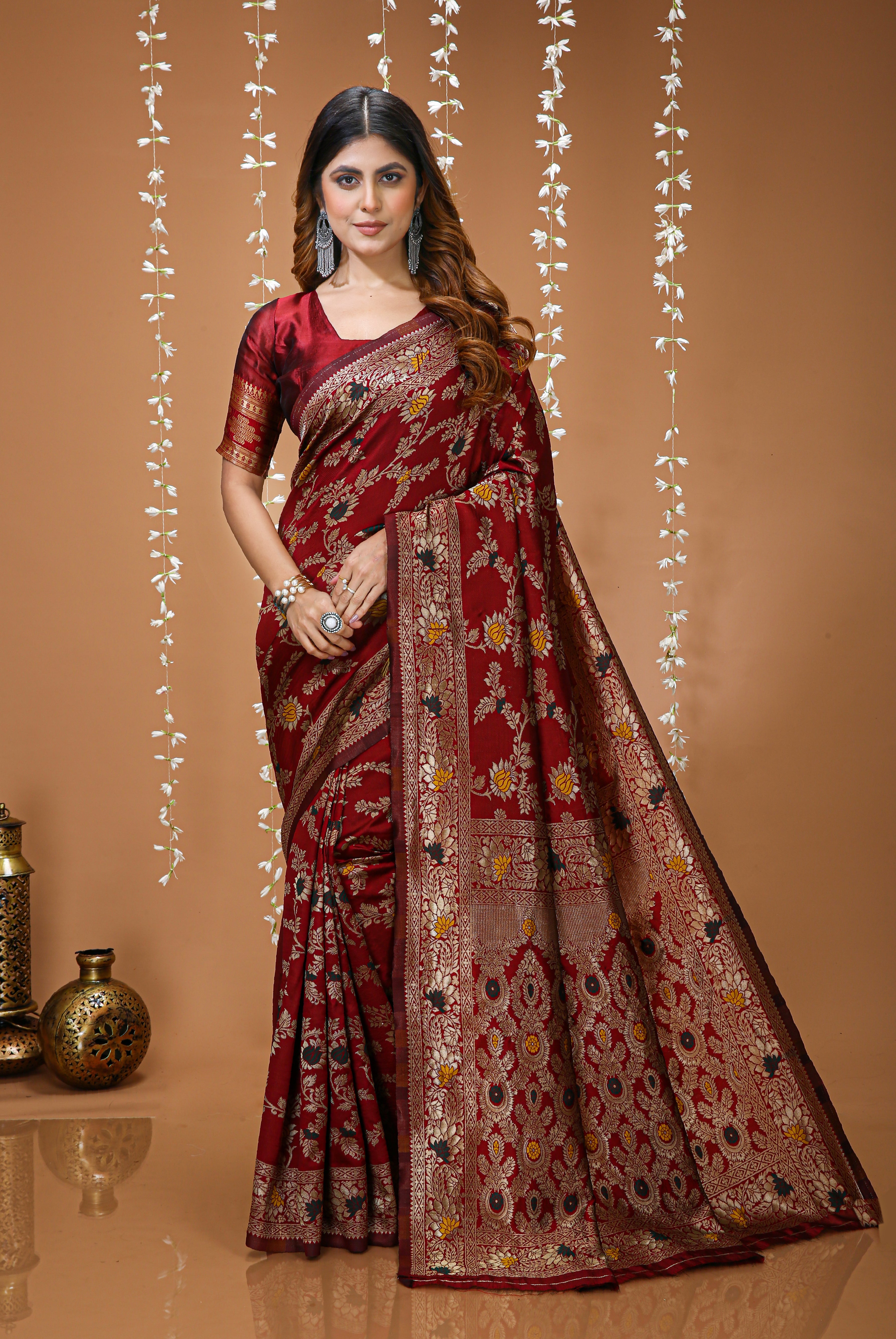Graceful Zari Weaving Soft Silk Saree With stunning Blouse Piece