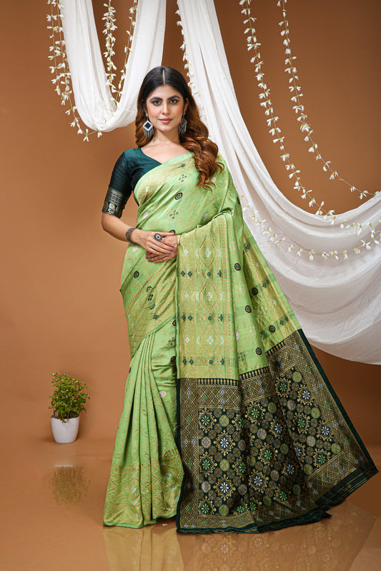 Very charming Soft Silk Saree With Zari Weaving