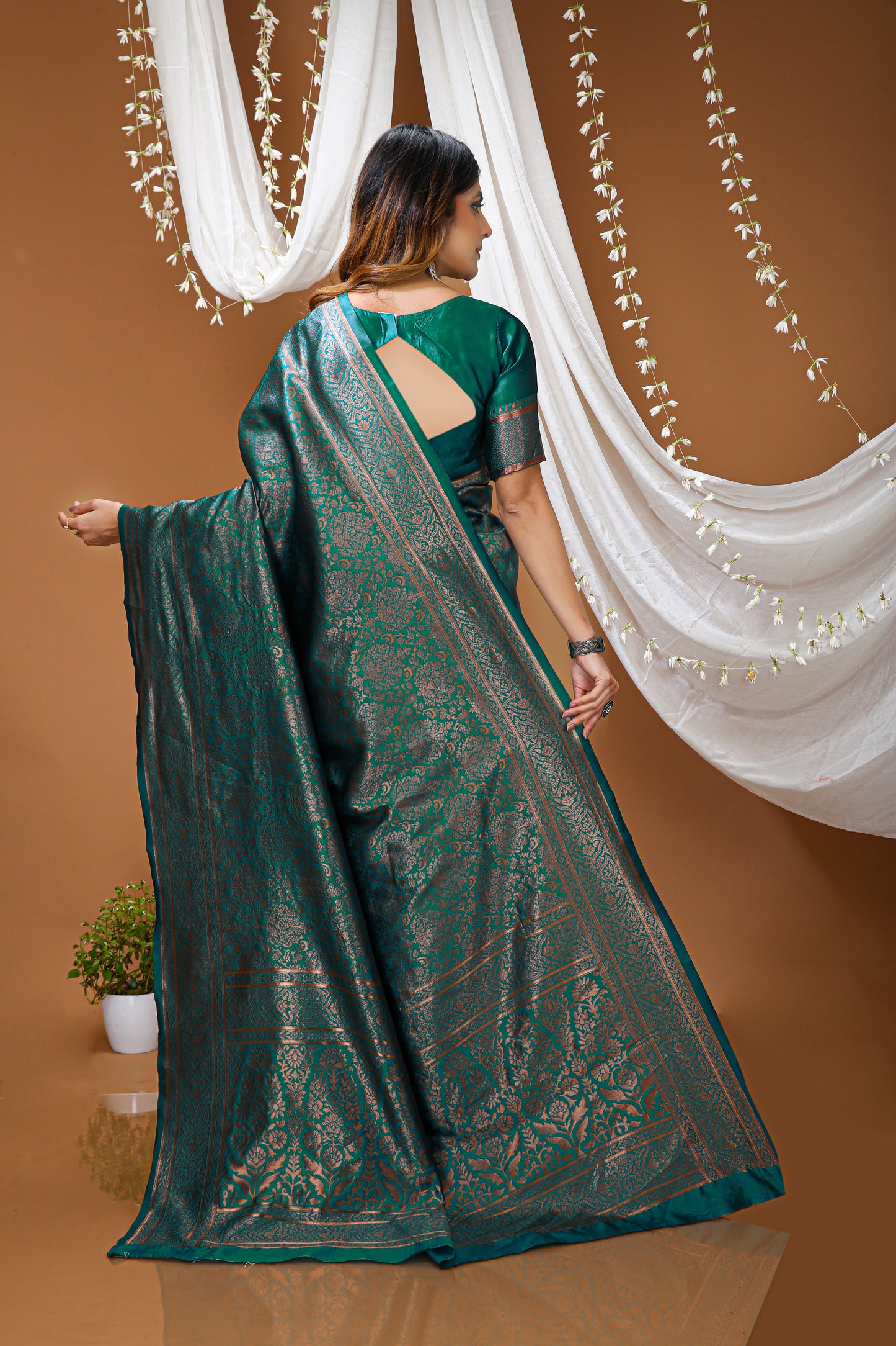 Very Good-looking soft Silk Saree With Zari Weaving