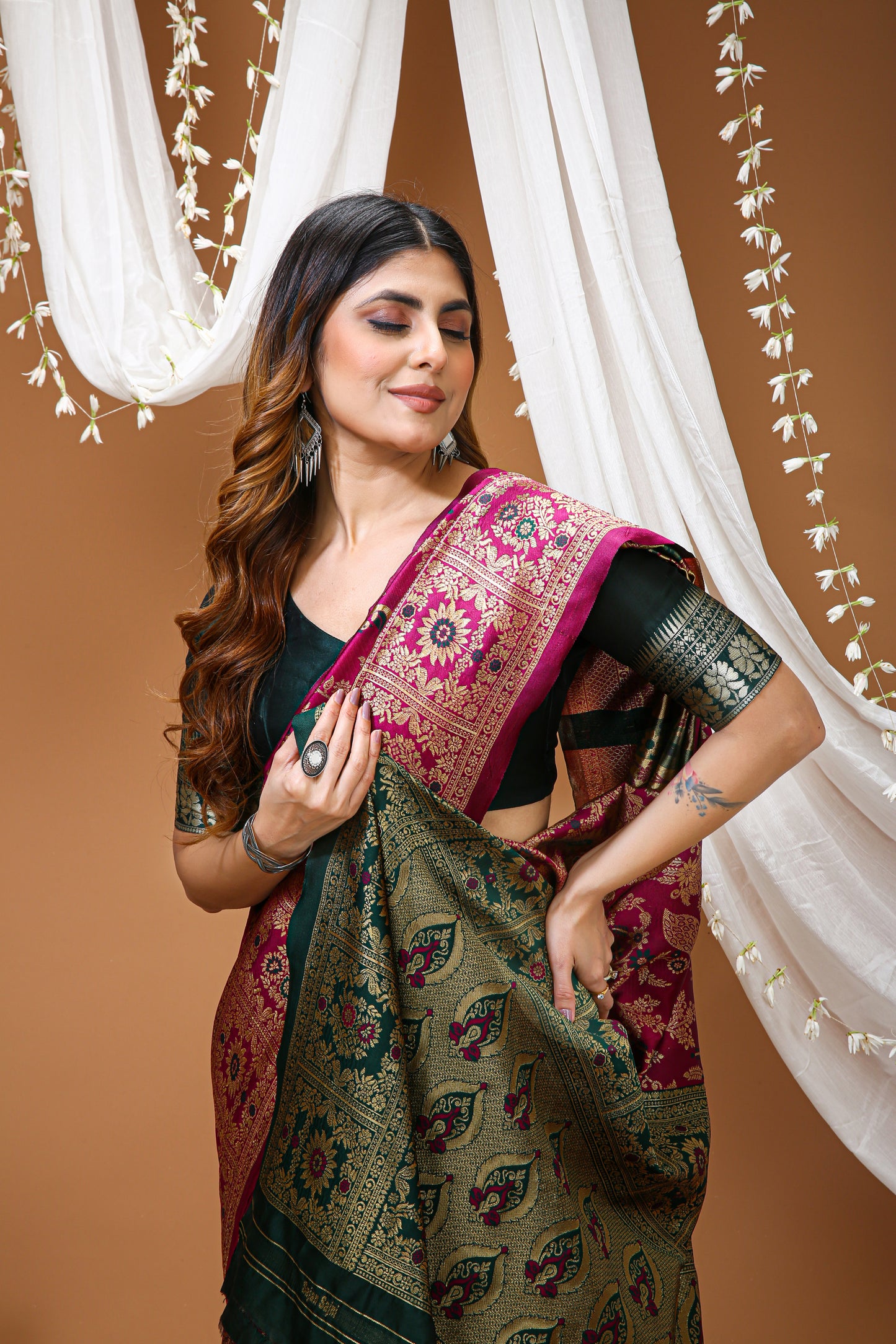 Elegant Zari Weaving Soft Silk Saree With Blouse Piece