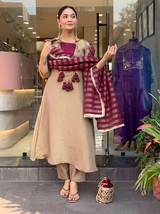 Very Ravishing Soft Silk Embroidery Suit Set