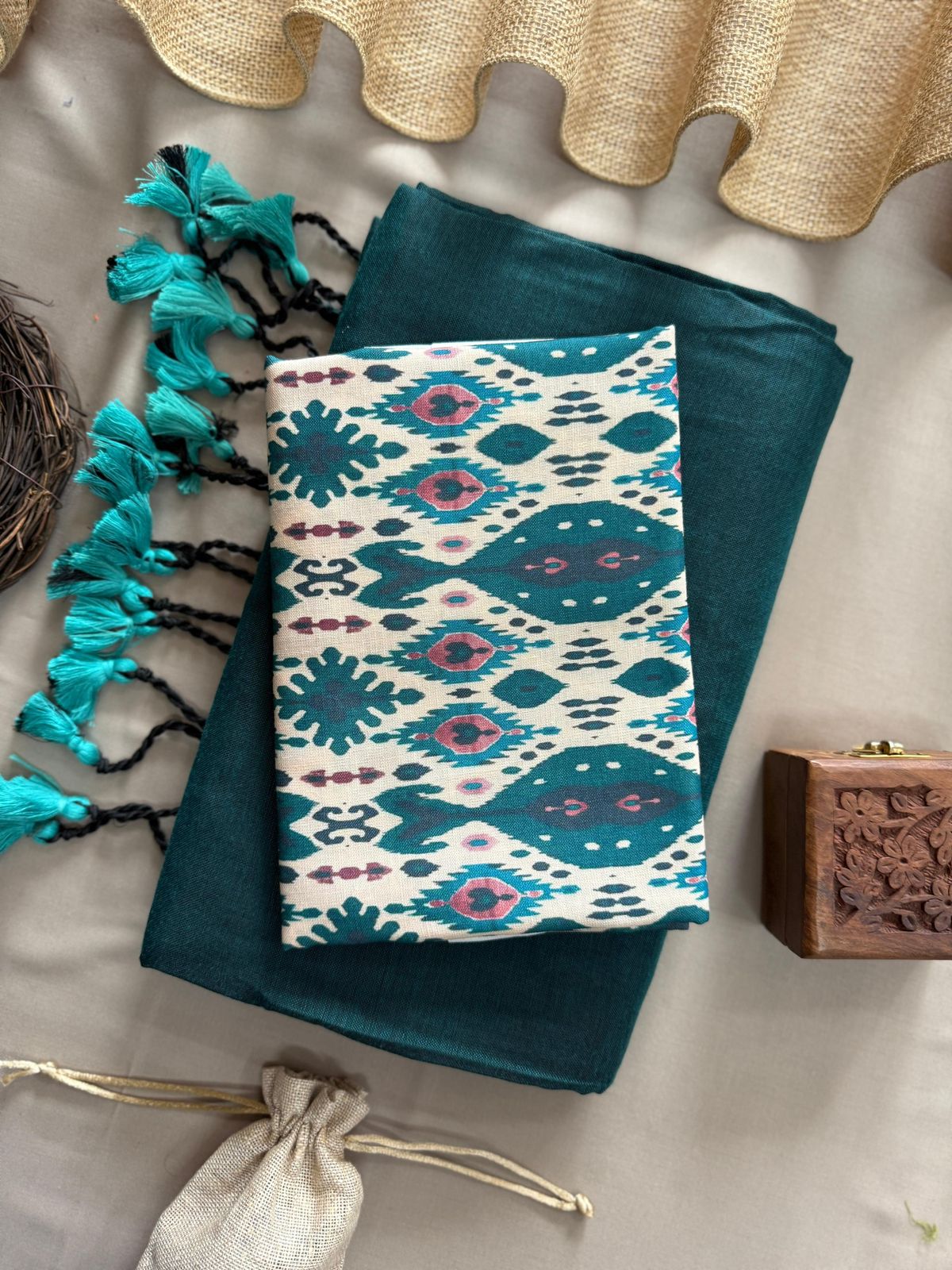 Rama Handloom Cotton Saree With Traditional Printed Blouse