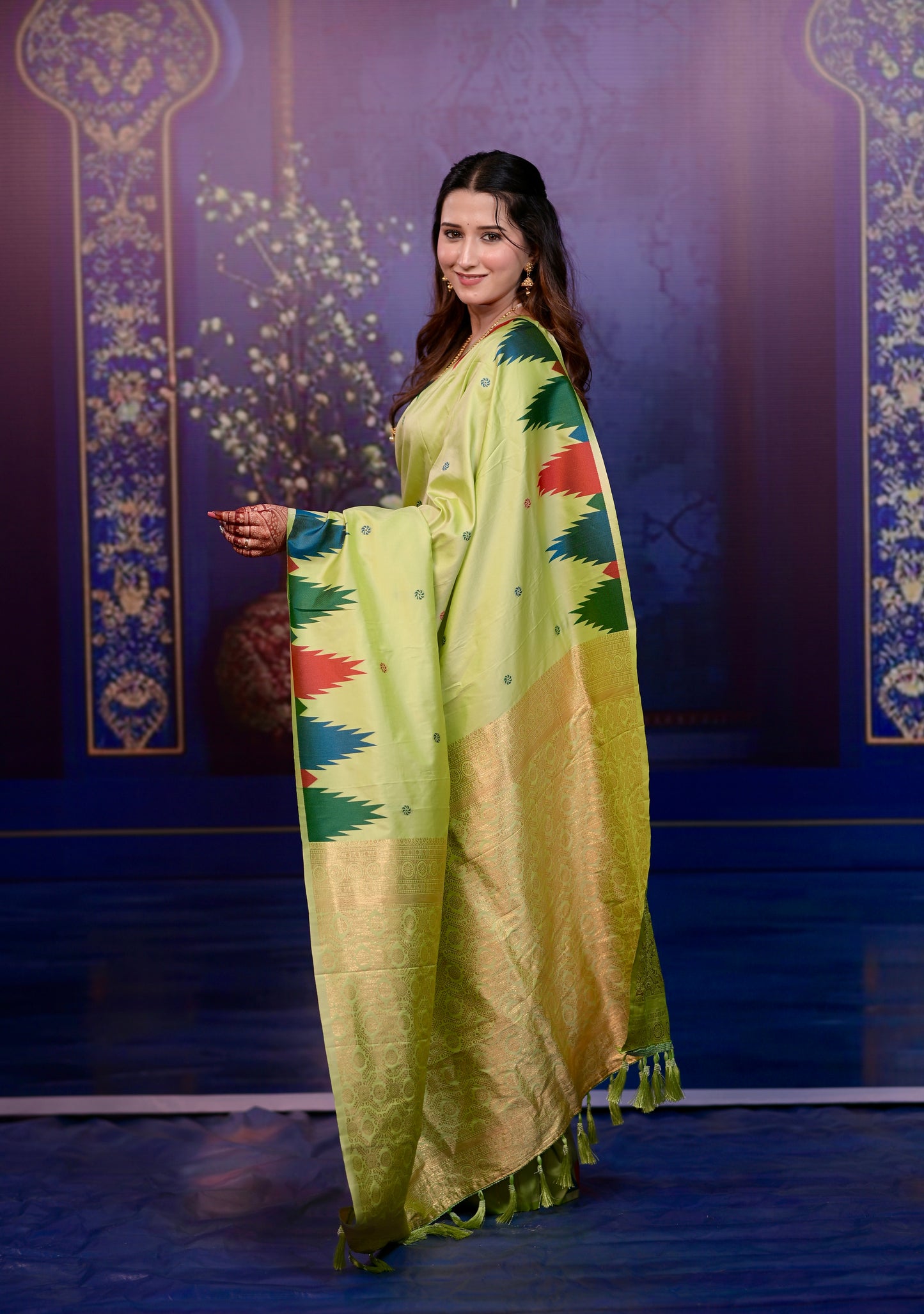Very Ravishing Soft Silk Saree With Zari Weaving