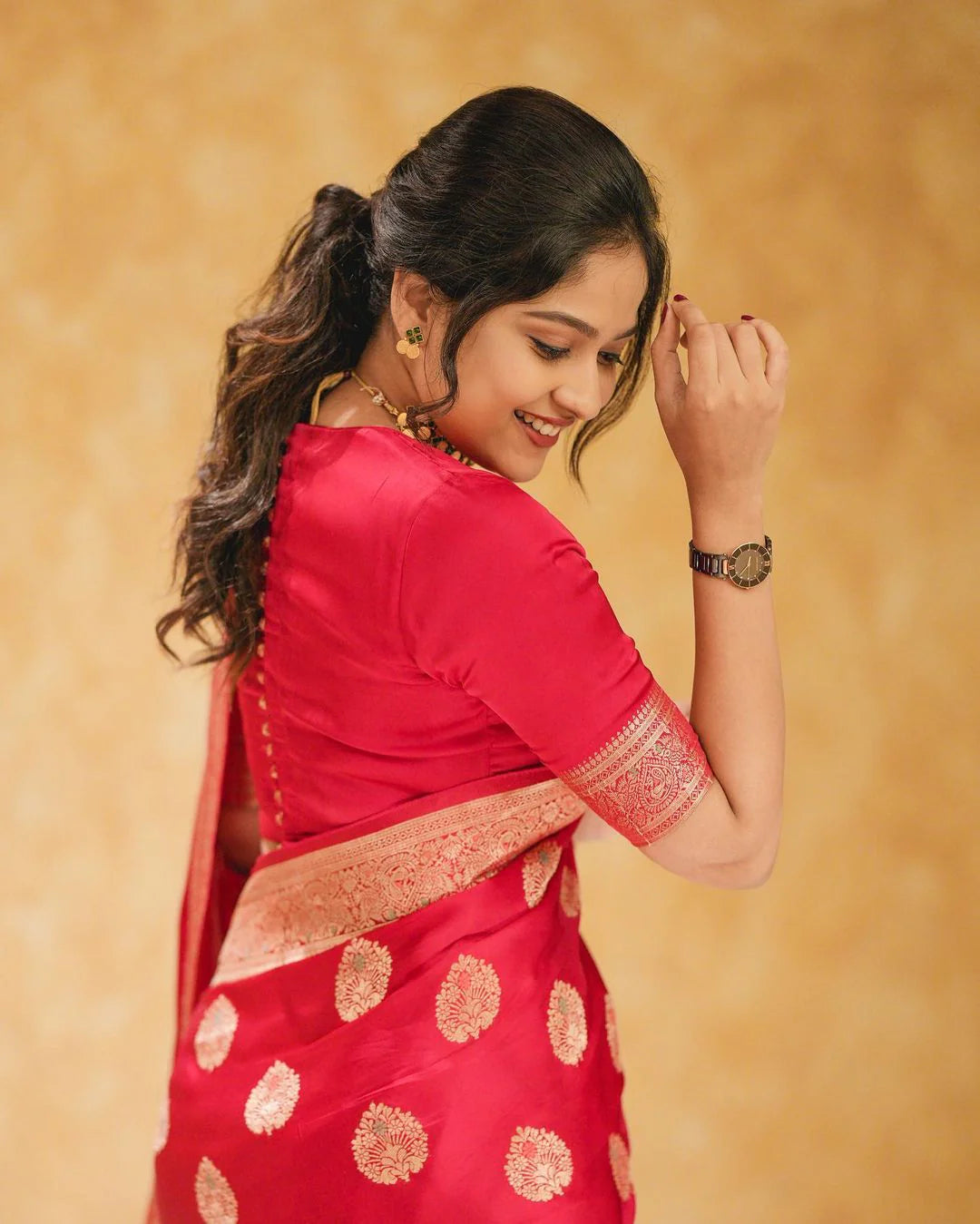Very Good-Looking Soft Silk Saree With Classic Blouse Peice
