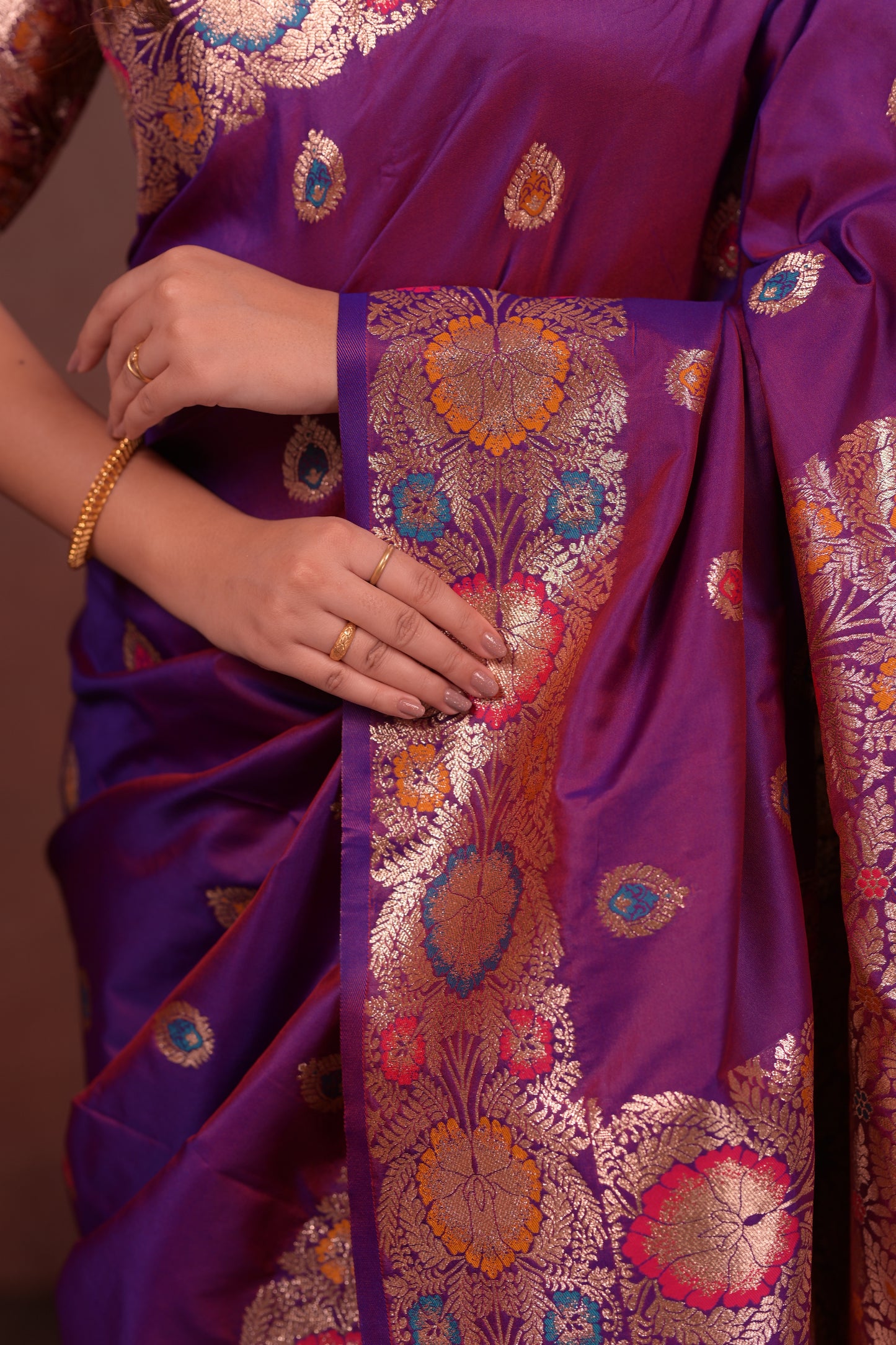 Classic Soft Silk Saree With Zari Weaving & tassels