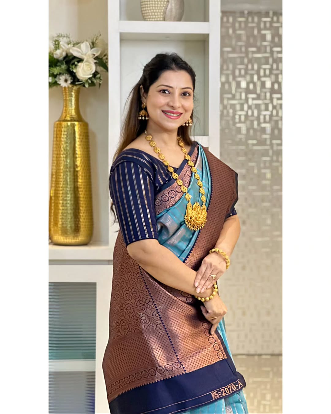 Very Beautiful Banarasi Silk Saree With Adorable Blouse Piece