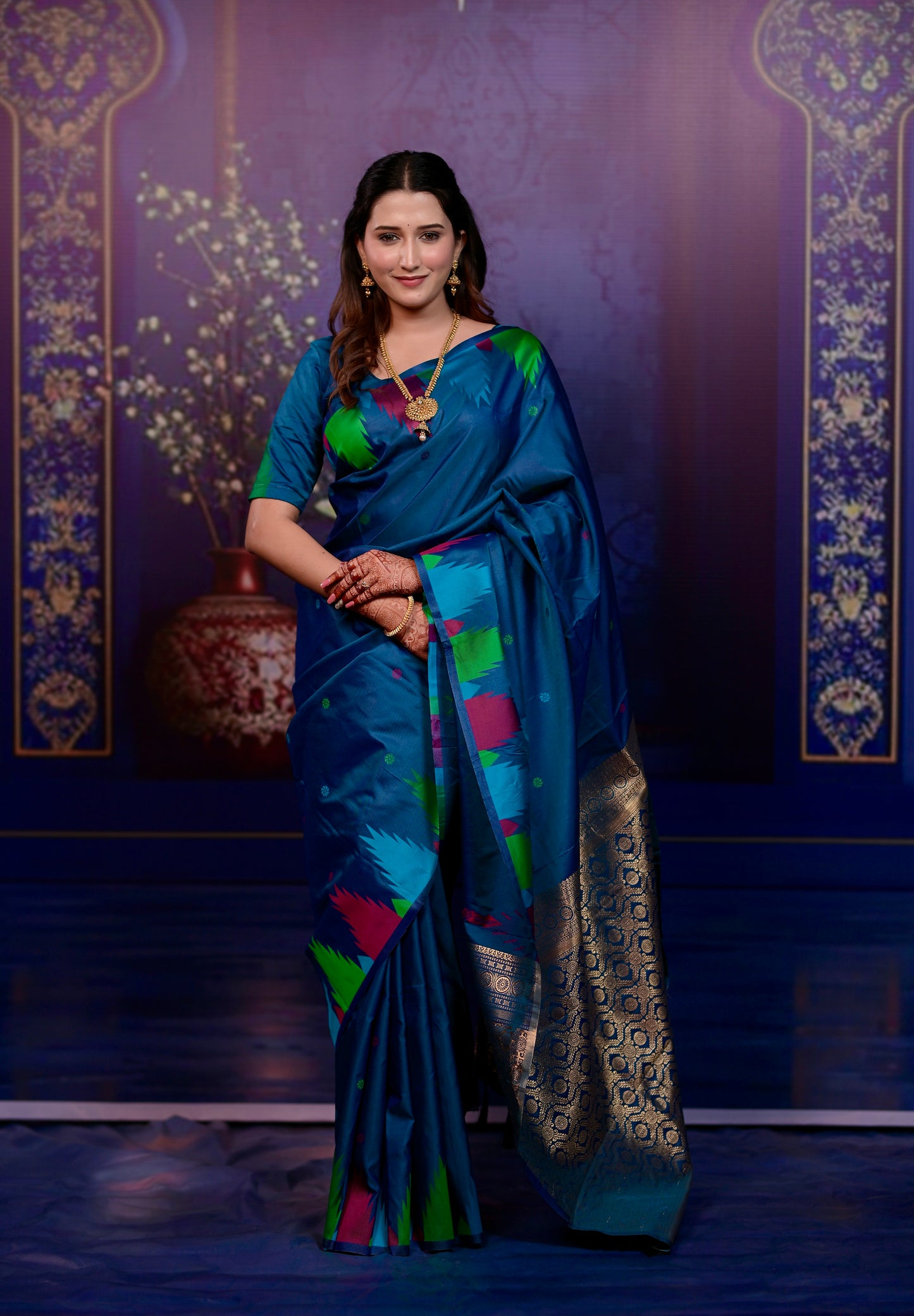 Very Ravishing Soft Silk Saree With Zari Weaving