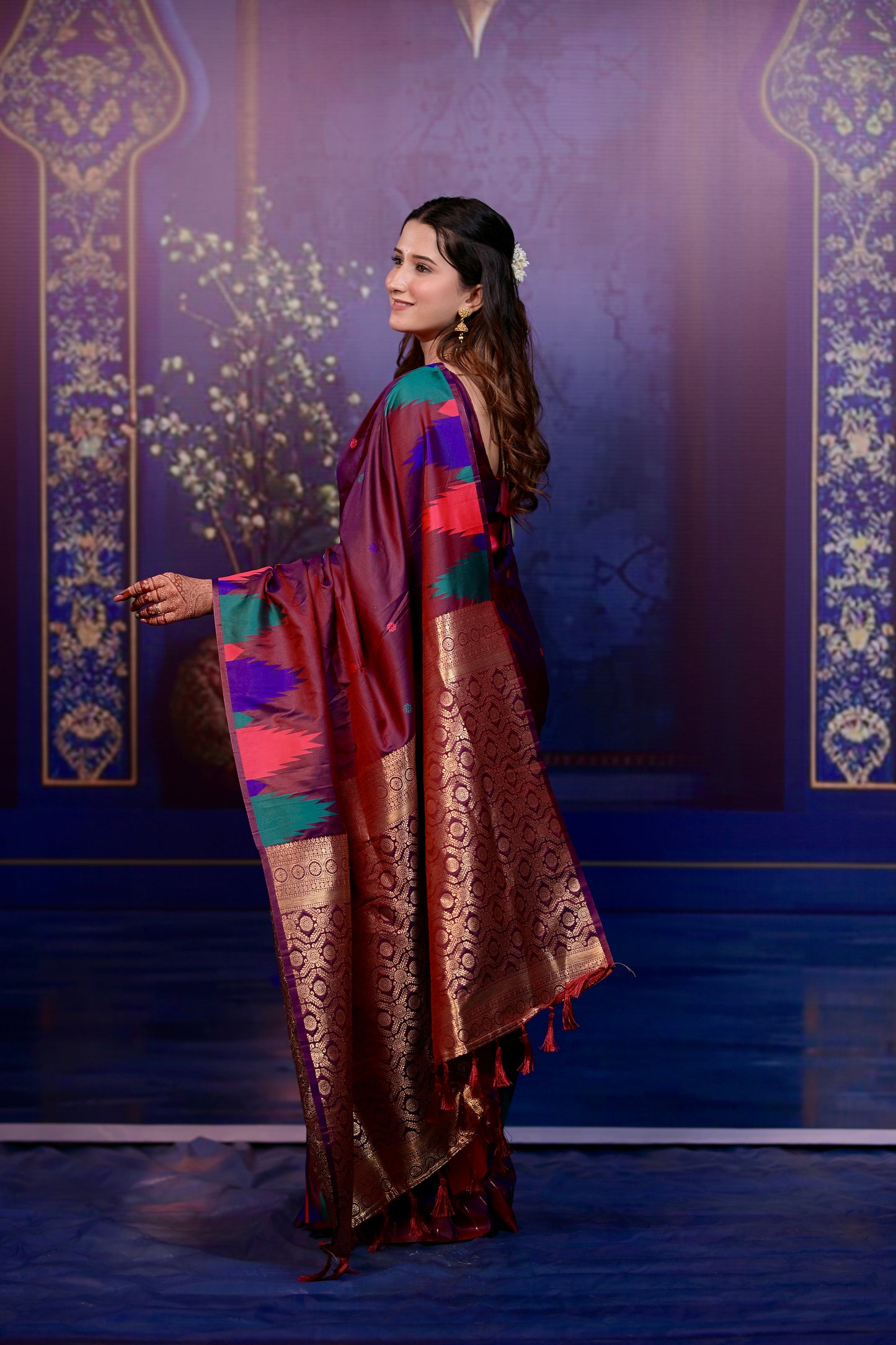 Very Ravishing Soft Silk Saree With Zari Weaving