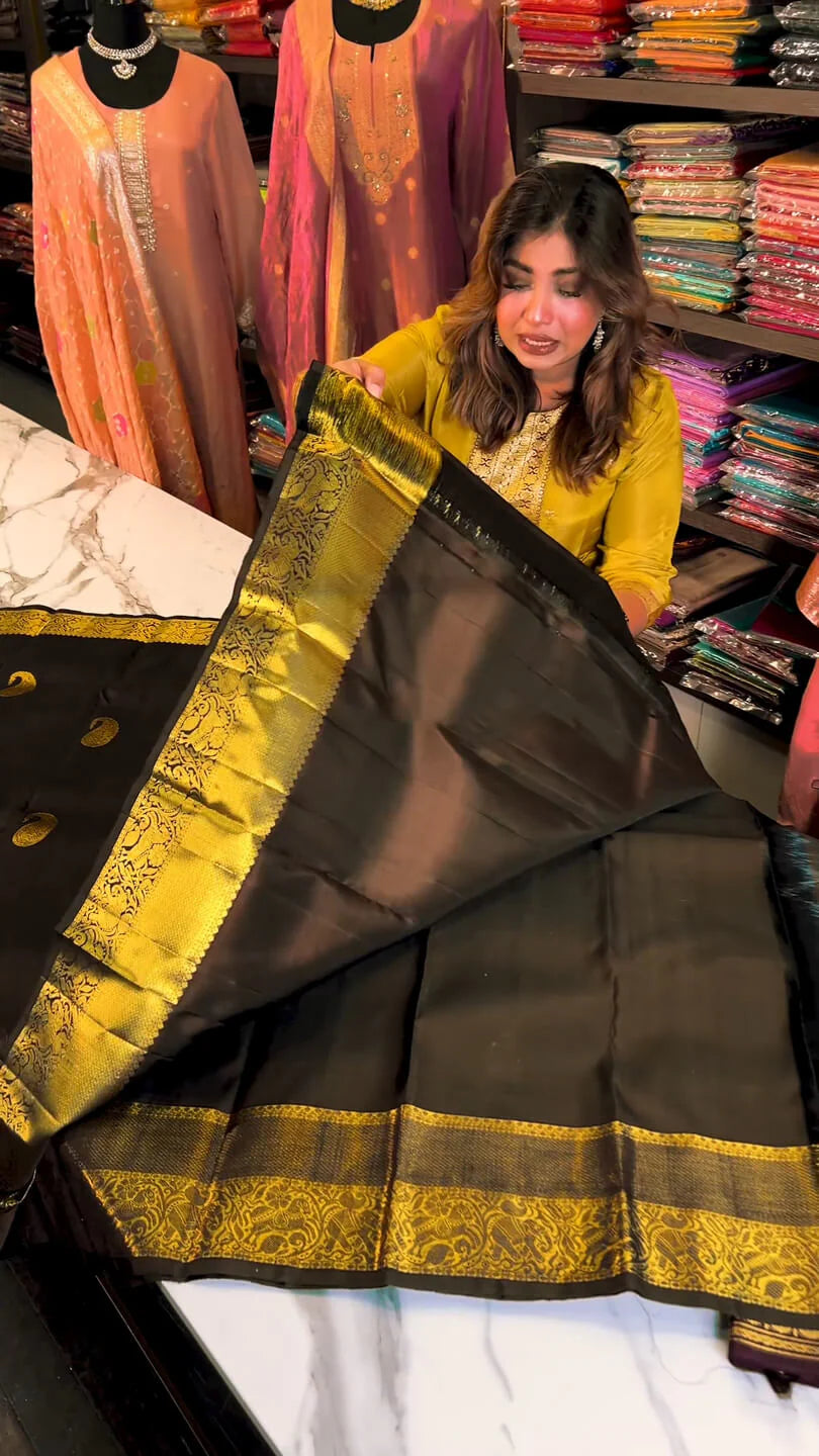 Ravishing Black Soft Banarasi Silk Saree With Glowing Blouse Piece