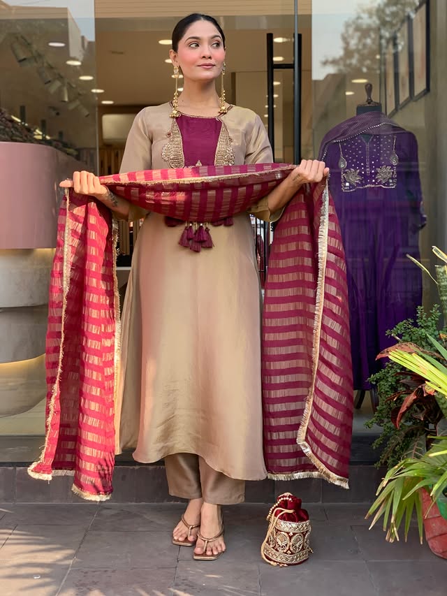 Very Ravishing Soft Silk Embroidery Suit Set
