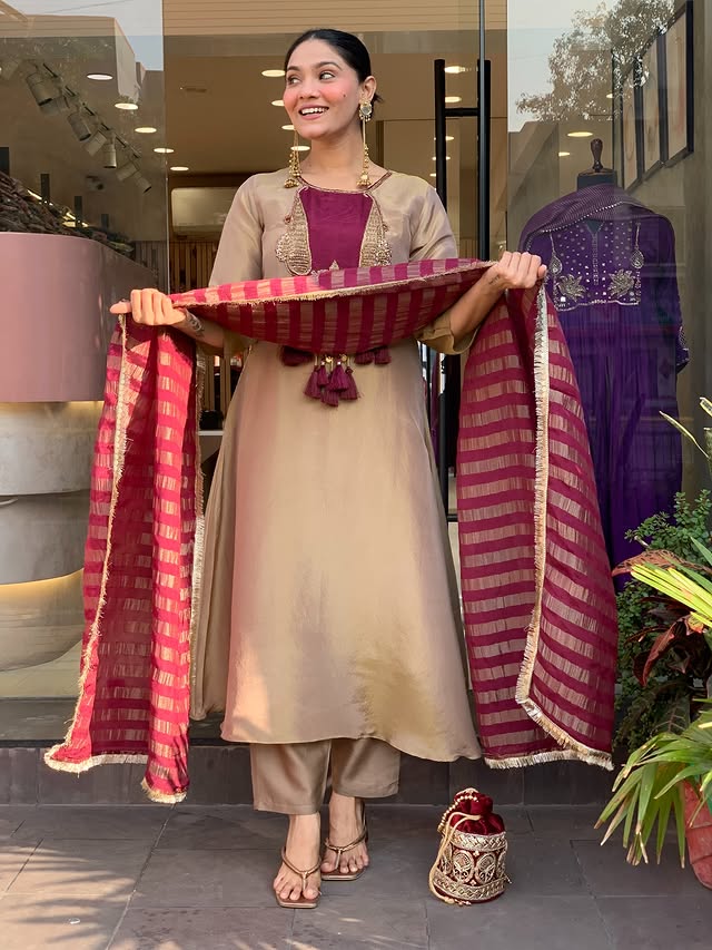 Very Ravishing Soft Silk Embroidery Suit Set