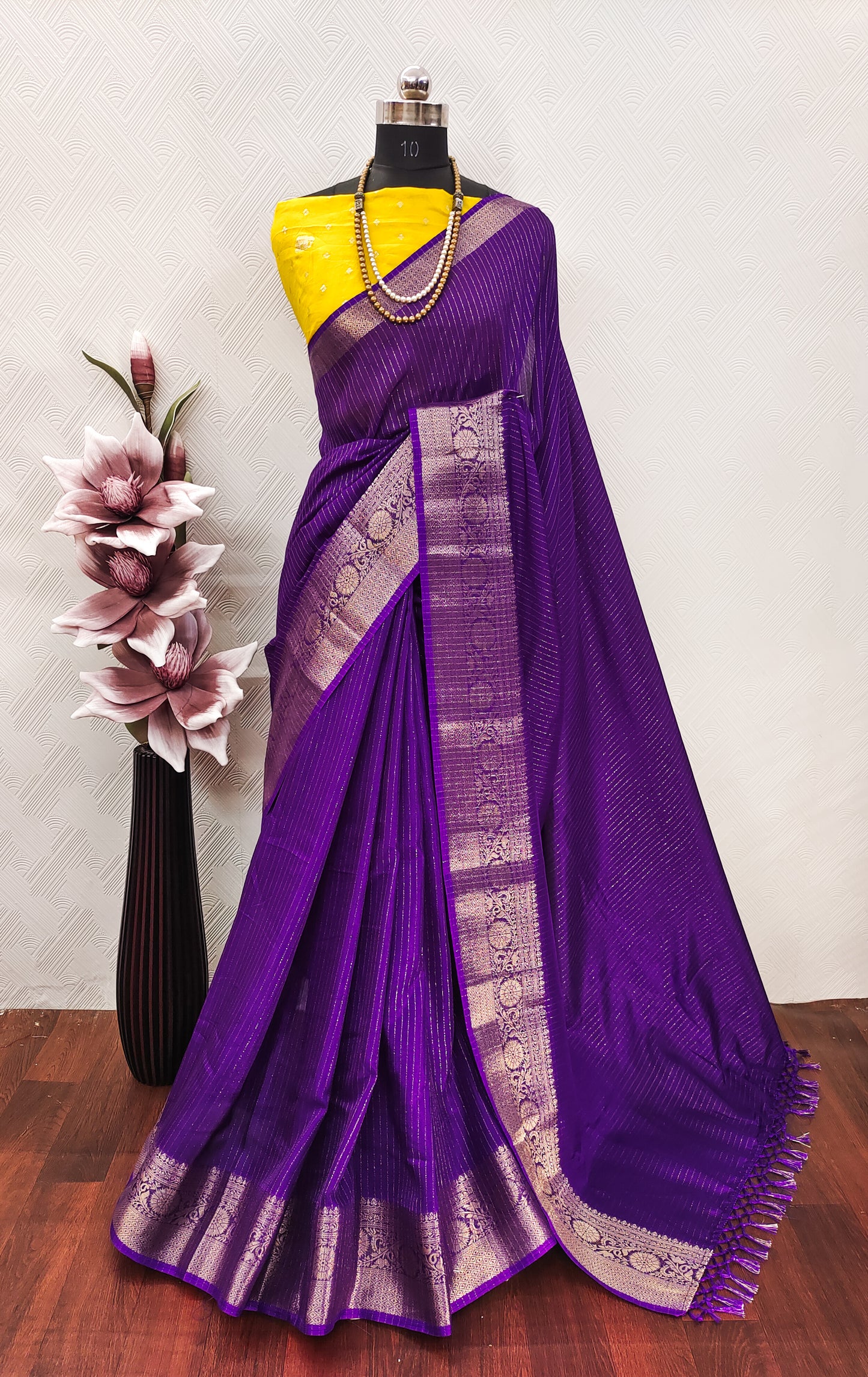 Magnificent Visocse Dola Silk Saree With Zari Weaving