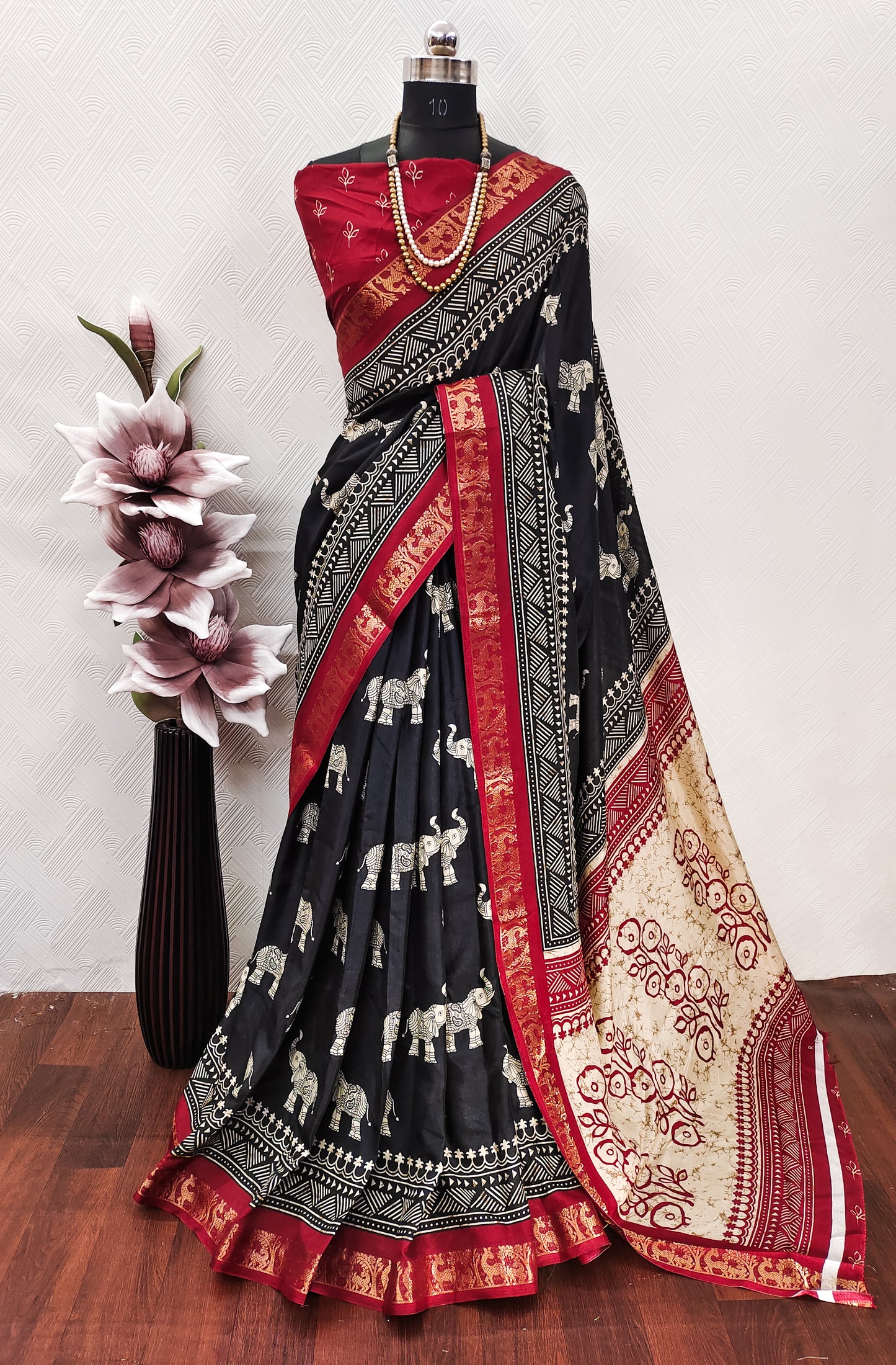 Very Good-Looking Gajji Silk Saree With Zari Weaving