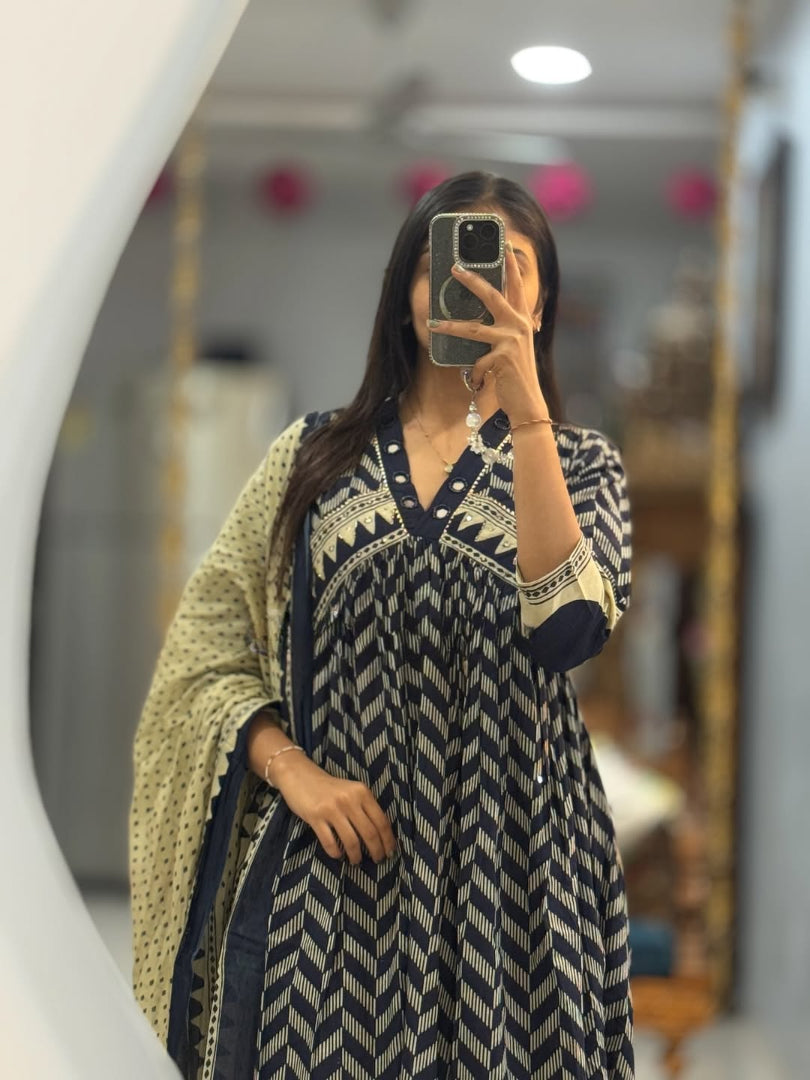 Very Elegant Pure Mul Cotton Embroidery Suit Set