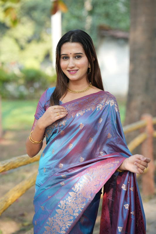 Glamorous Soft Silk Saree With Golden Zari Weaving