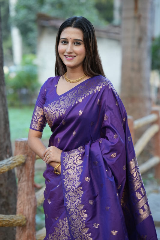 Glamorous Soft Silk Saree With Golden Zari Weaving