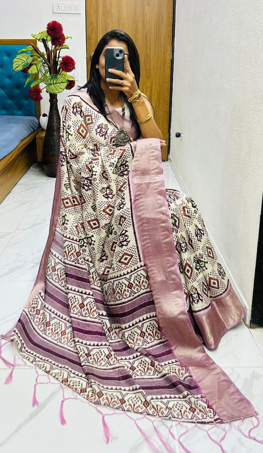 Winsome Handloom Silk Saree In Ikkat Print With Zari Border