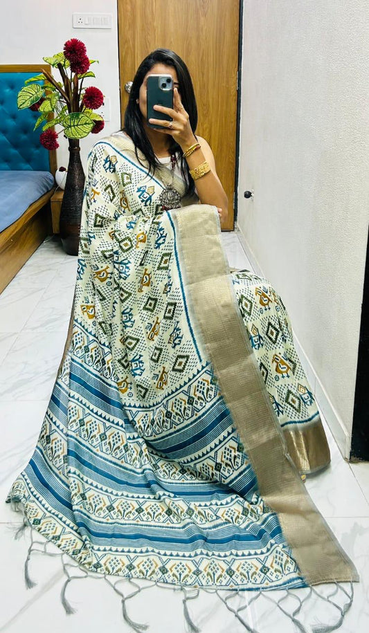 Winsome Handloom Silk Saree In Ikkat Print With Zari Border