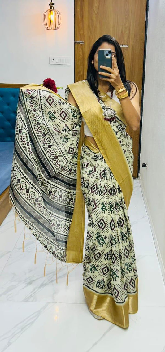 Winsome Handloom Silk Saree In Ikkat Print With Zari Border