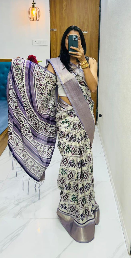 Winsome Handloom Silk Saree In Ikkat Print With Zari Border