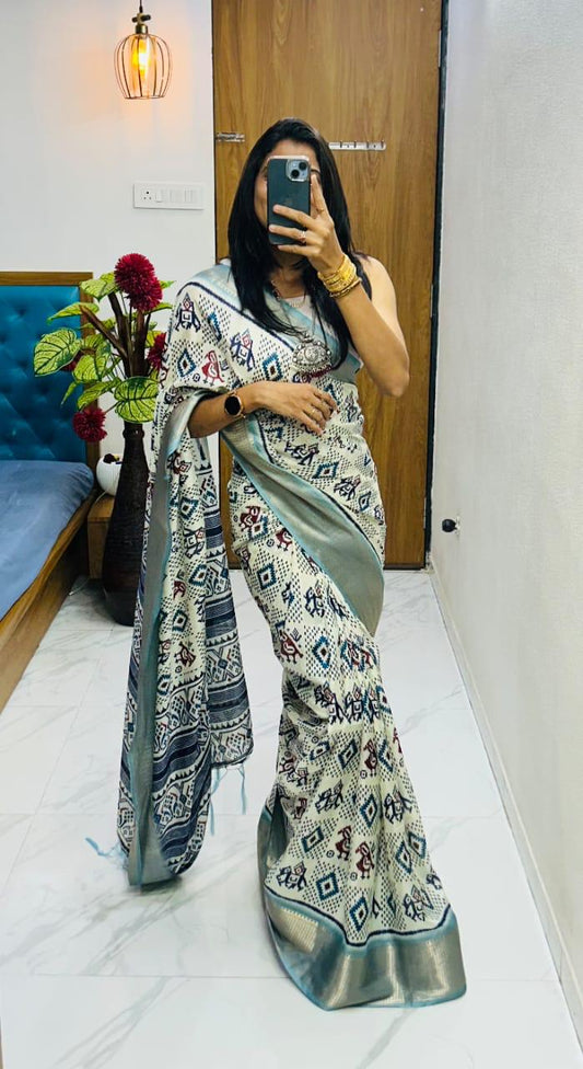 Winsome Handloom Silk Saree In Ikkat Print With Zari Border