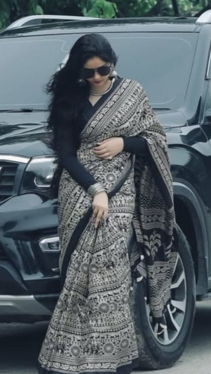 Very Graceful Pure Gajji Silk Saree In Traditional Print