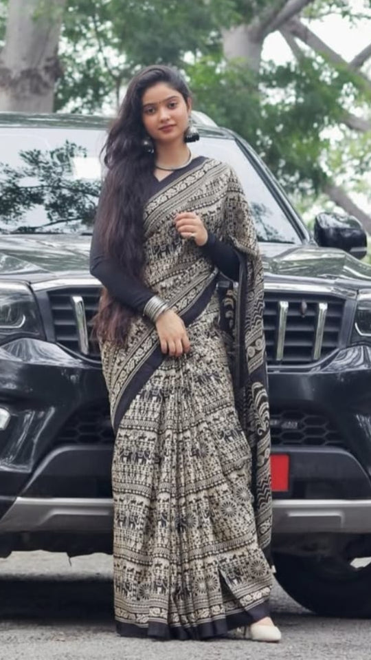 Very Graceful Pure Gajji Silk Saree In Traditional Print