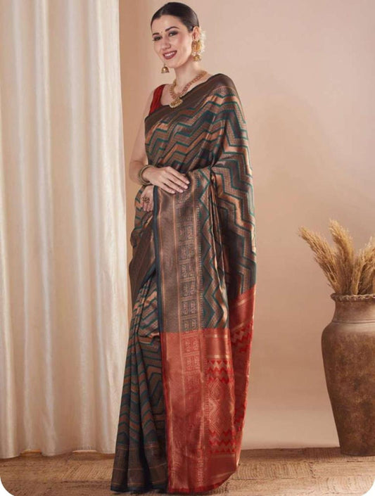 Very prepossessing Soft Silk Saree With Zari Weaving