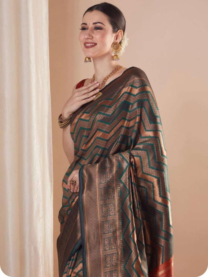 Very prepossessing Soft Silk Saree With Zari Weaving