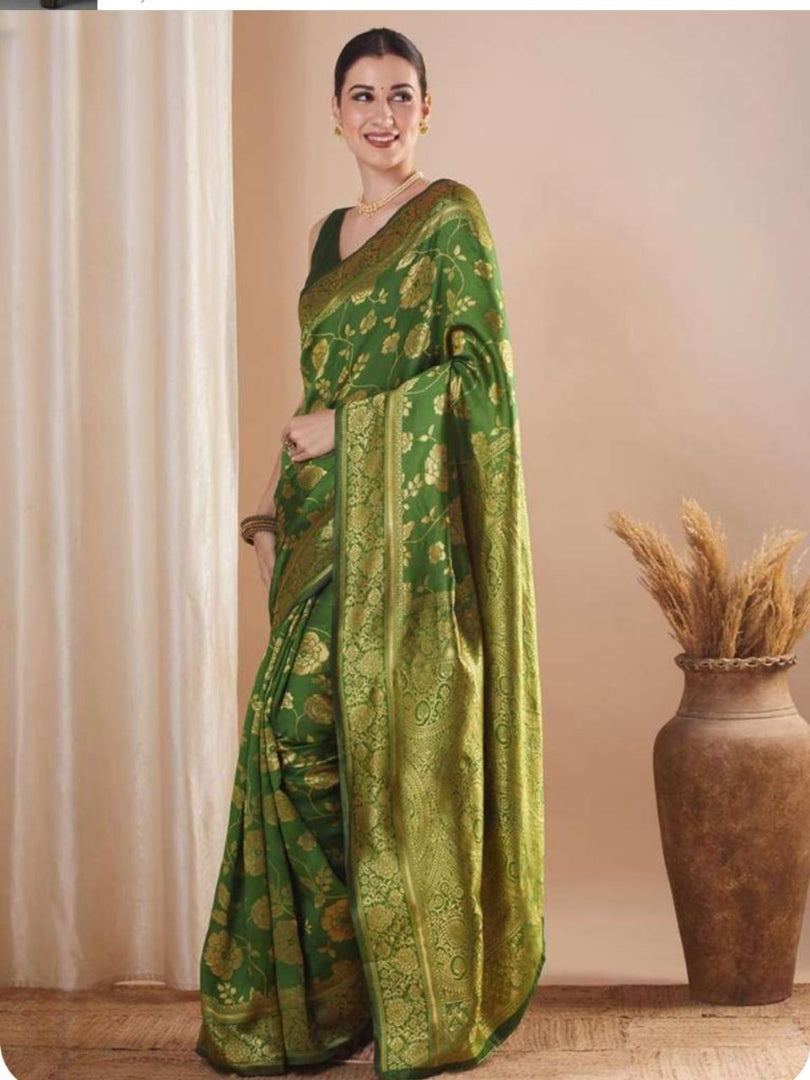 Very Pretty Soft Silk Saree With Zari Weaving