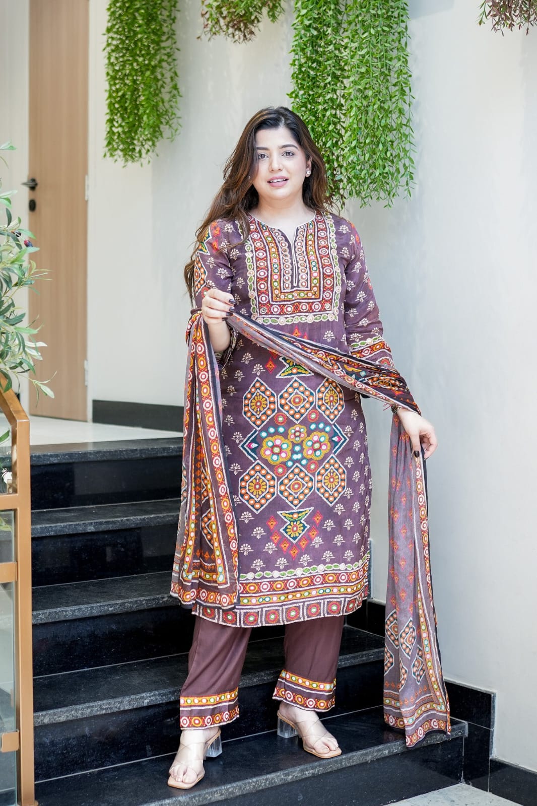 Delightful Pure Chinon Silk suit Set with handwork Neck