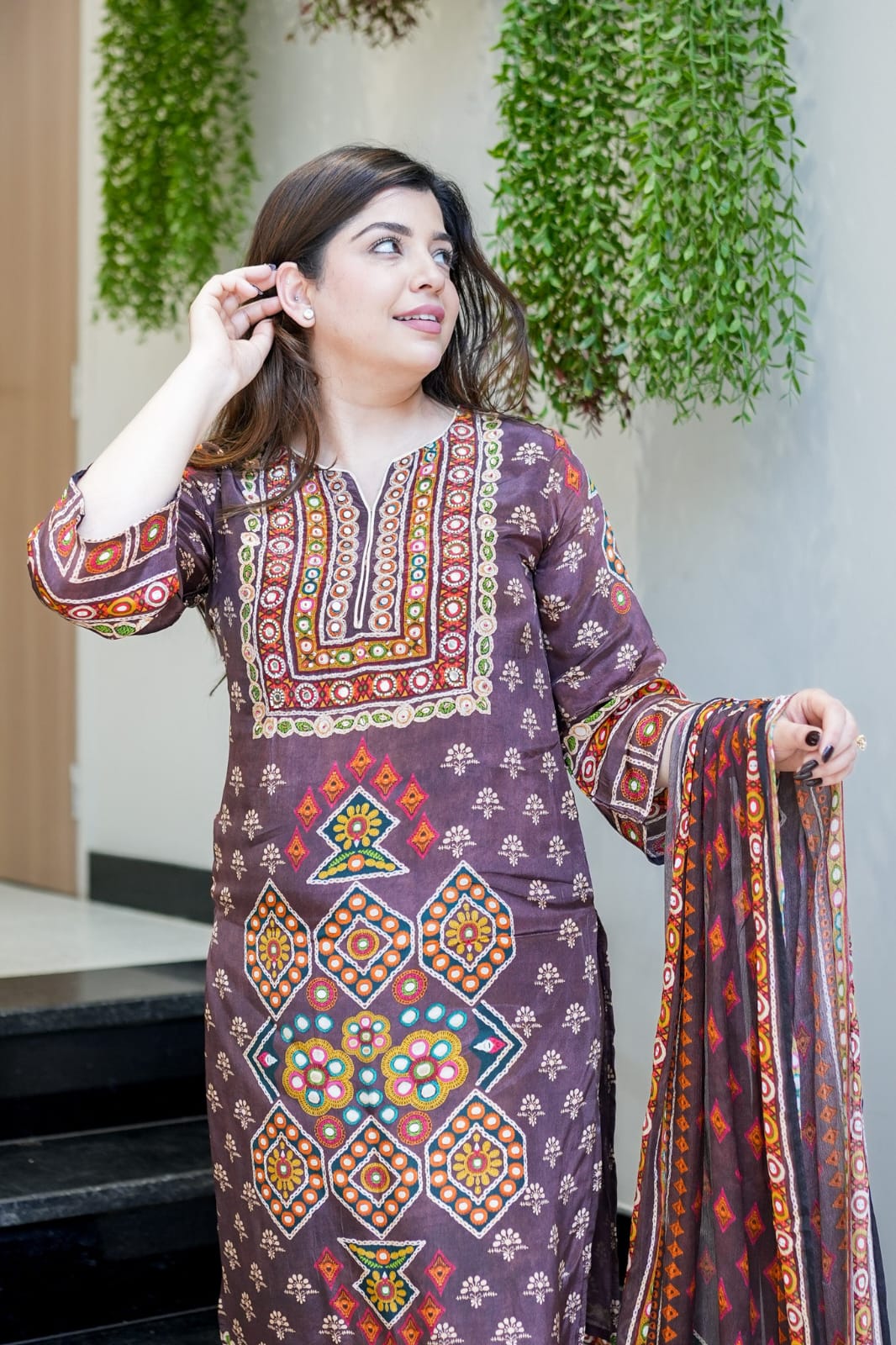 Delightful Pure Chinon Silk suit Set with handwork Neck