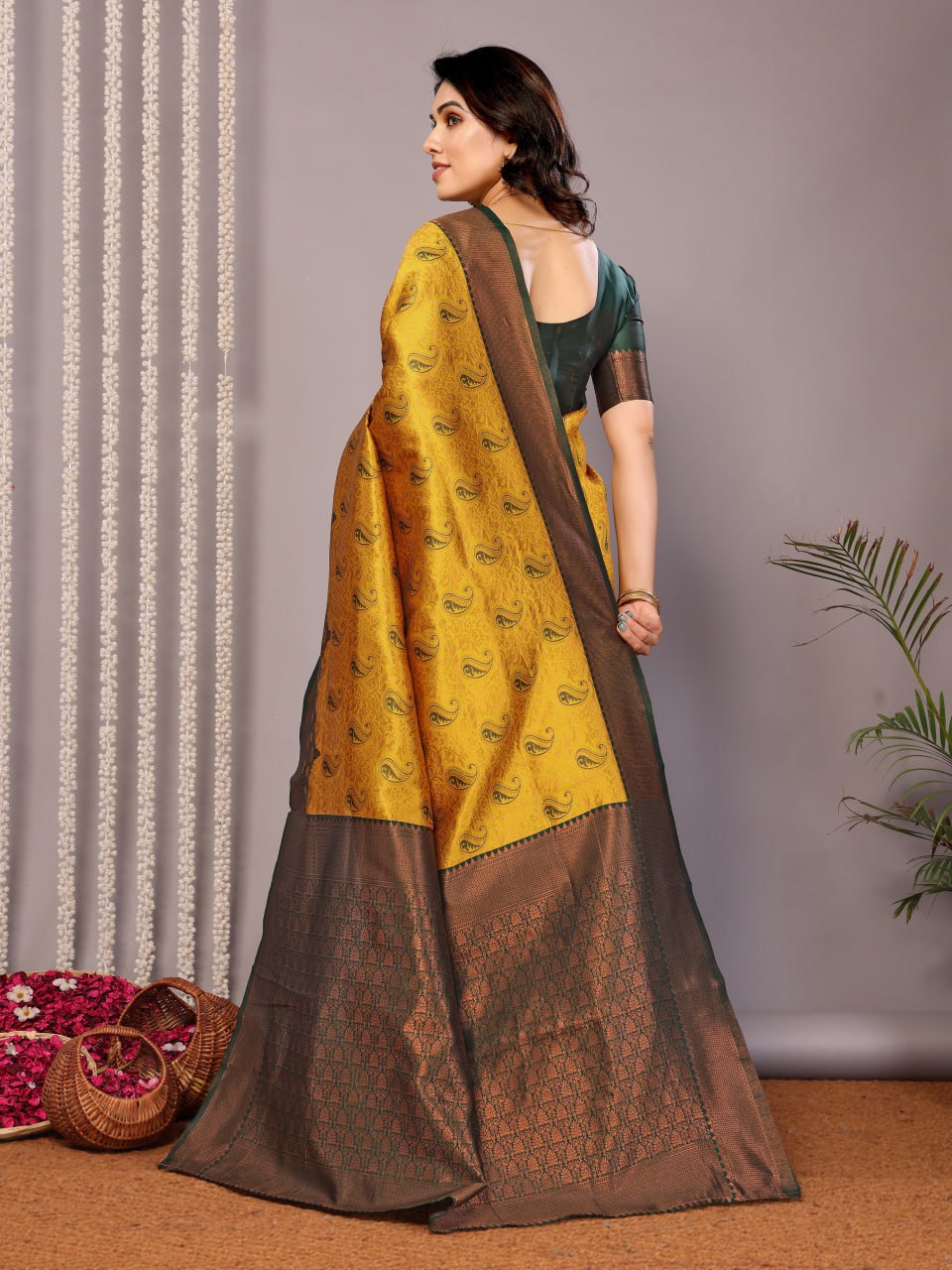 Most Ravishing Banasari Silk Saree With Blouse