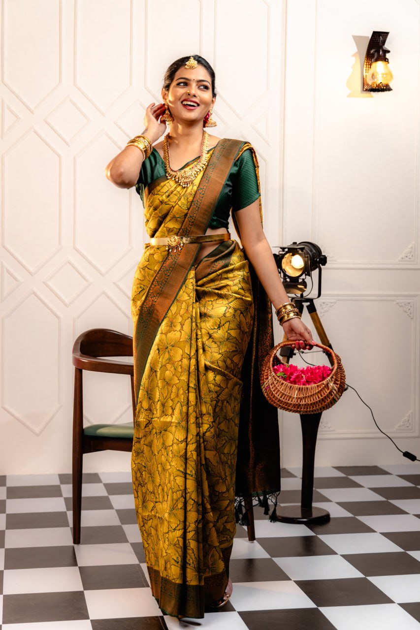 Most Pleasing Banasari Silk Saree With Blouse