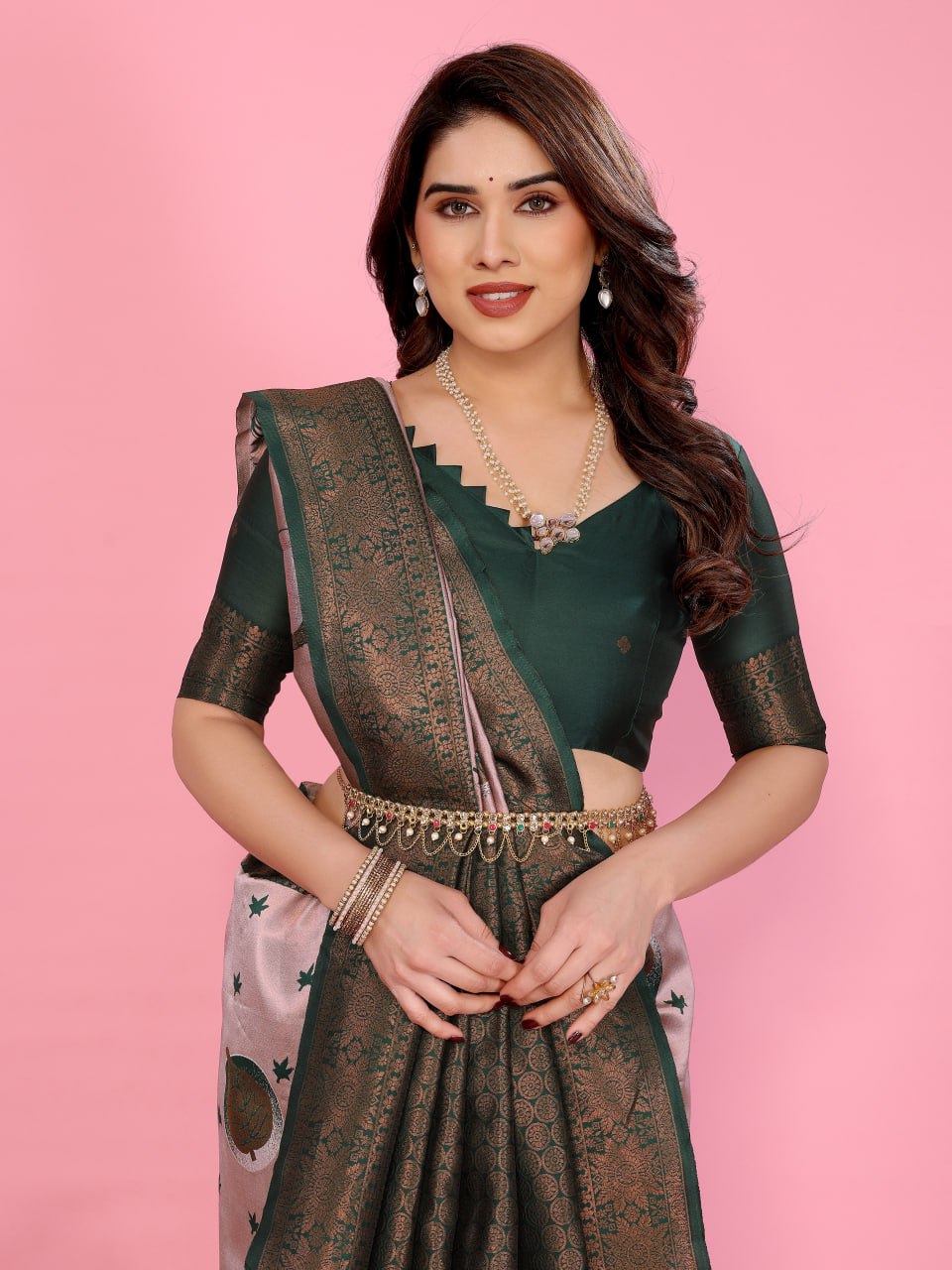 Most Pleasing Banasari Silk Saree With Blouse