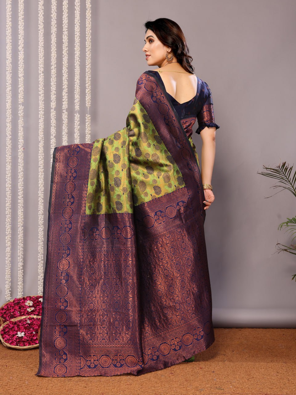 Most Prepossessing Banasari Silk Saree With Blouse