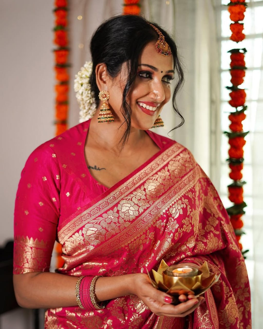Most Gorgeous Banarasi Silk Saree With Rich Pallu