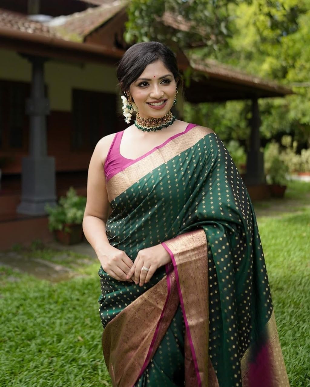 Most Gorgeous Banarasi Silk Saree With Rich Pallu