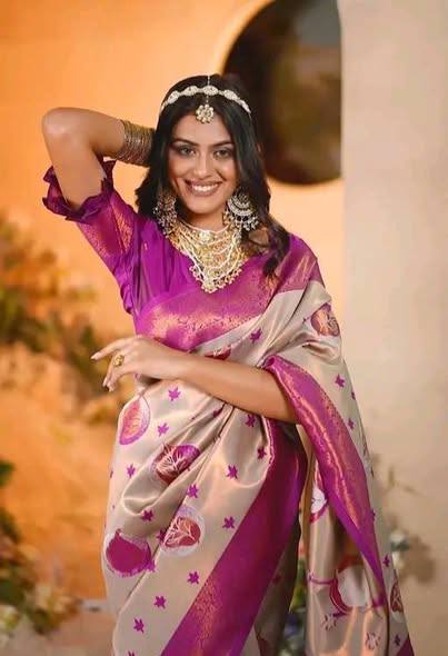 Very Beautiful Banarasi Silk Saree With Blouse