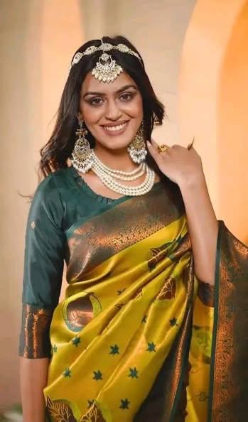 Very Beautiful Banarasi Silk Saree With Blouse