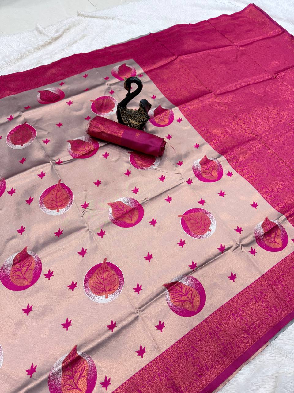 Very Beautiful Banarasi Silk Saree With Blouse