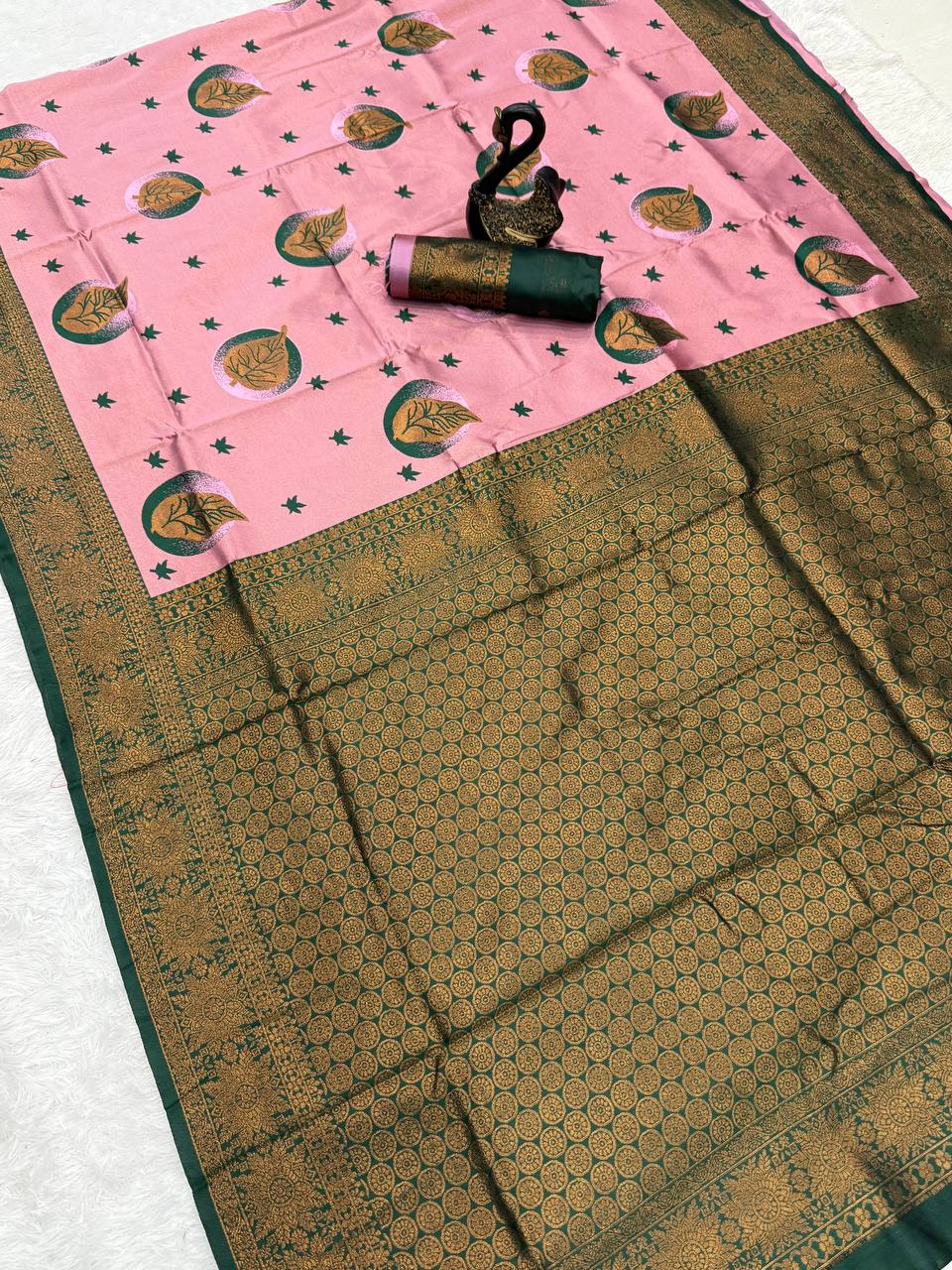 Very Beautiful Banarasi Silk Saree With Blouse