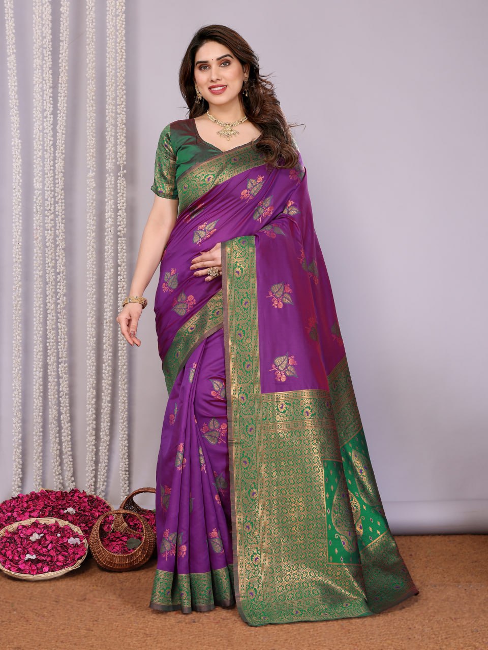 Most Gorgeous Banarasi Silk Saree with with Rich Pallu