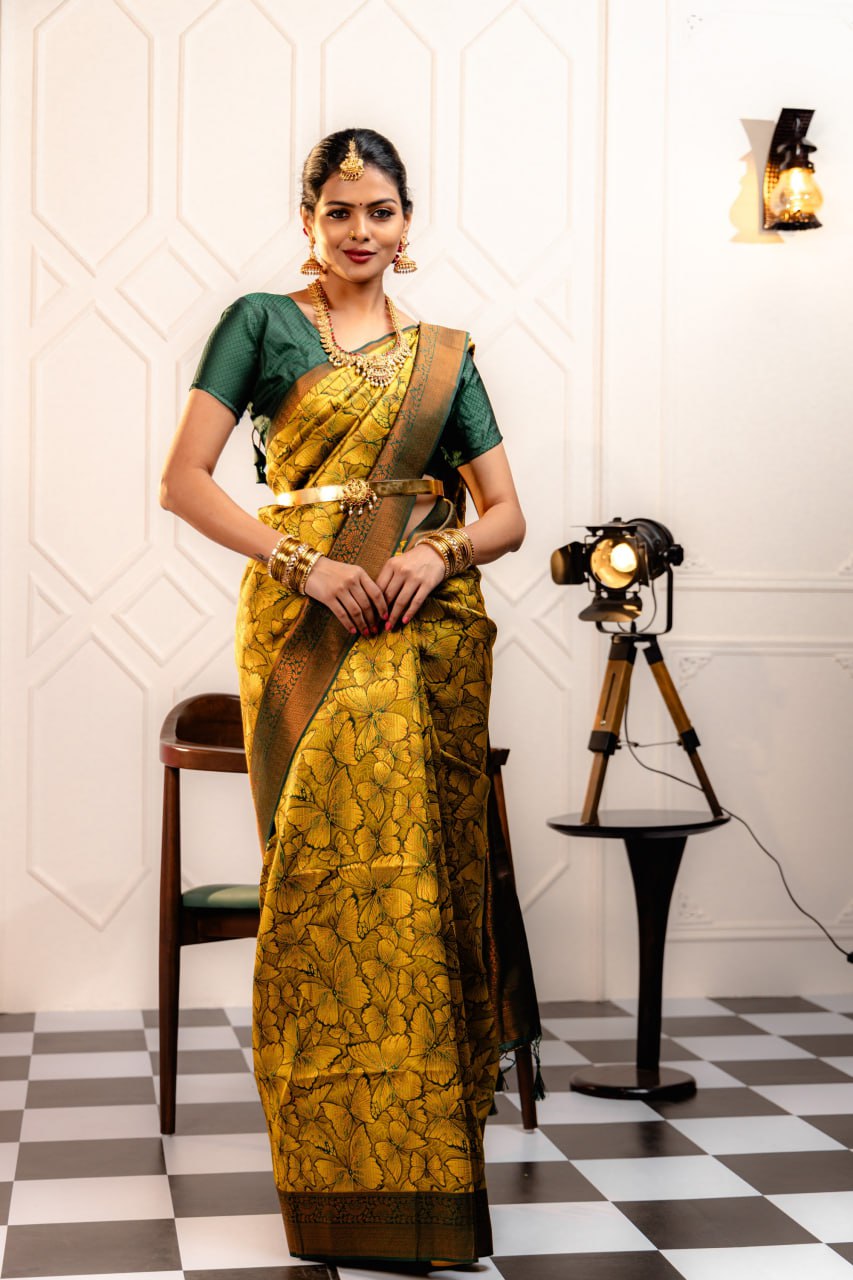 Most Pleasing Banasari Silk Saree With Blouse