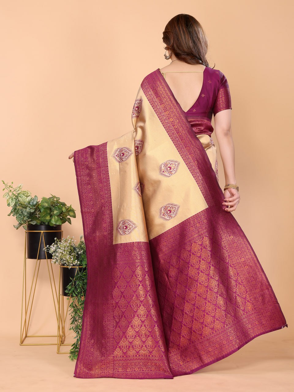 Most Good-Looking Banarasi Silk Saree with with Rich Pallu