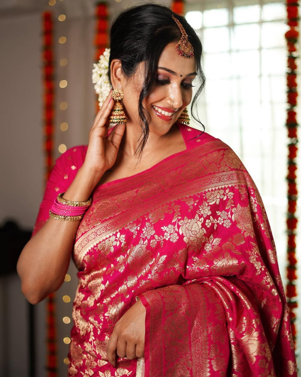 Most Gorgeous Banarasi Silk Saree With Rich Pallu