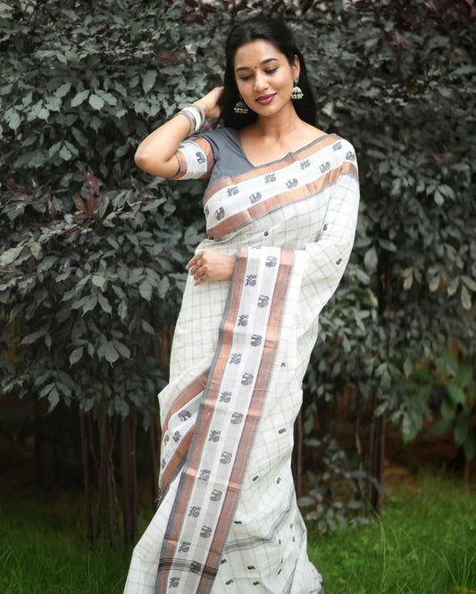 Most Glamorous Banarasi Silk Saree With Zari Weaving