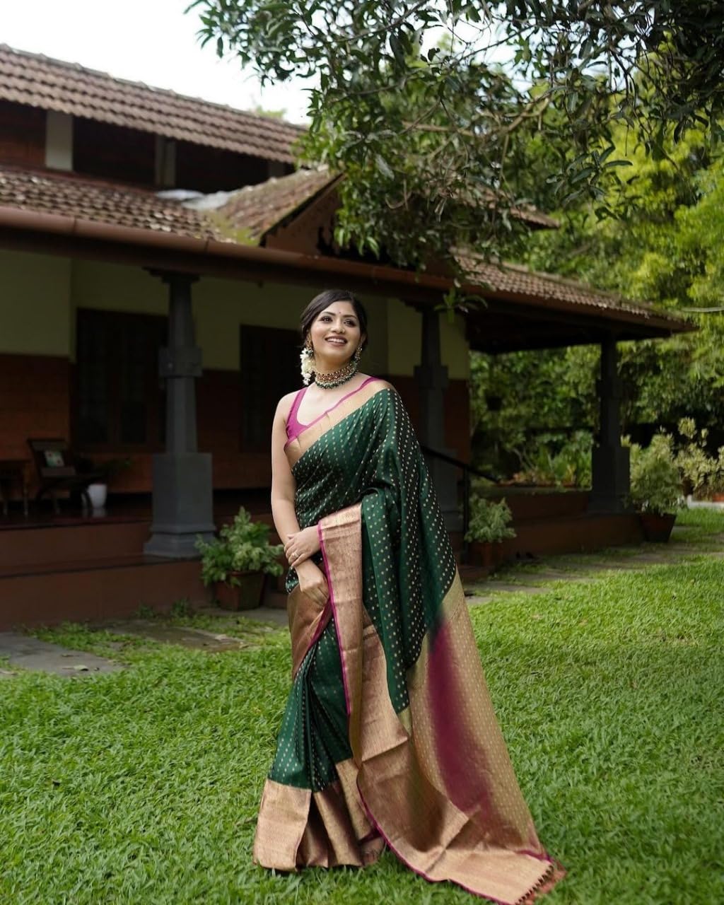 Most Gorgeous Banarasi Silk Saree With Rich Pallu