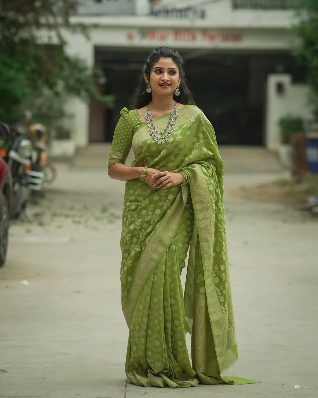 Most Stunning Banarasi Silk Saree With Rich Pallu