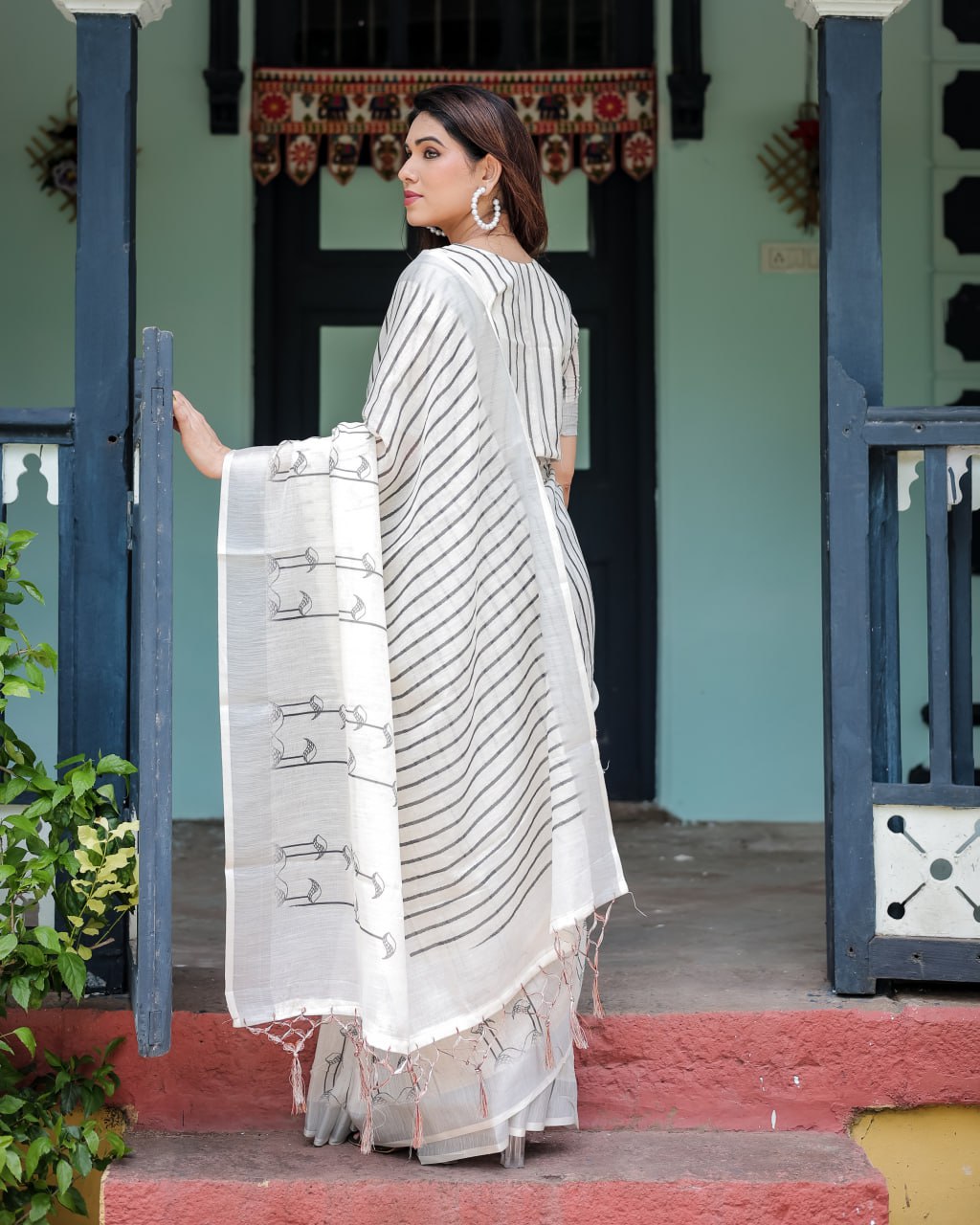 Graceful White Linen Cotton Saree Black Stripe & Arrow Motif